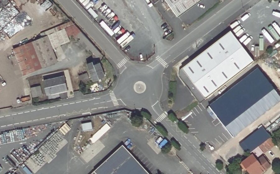 Vue aérienne du Rond-point anonyme n°30069050