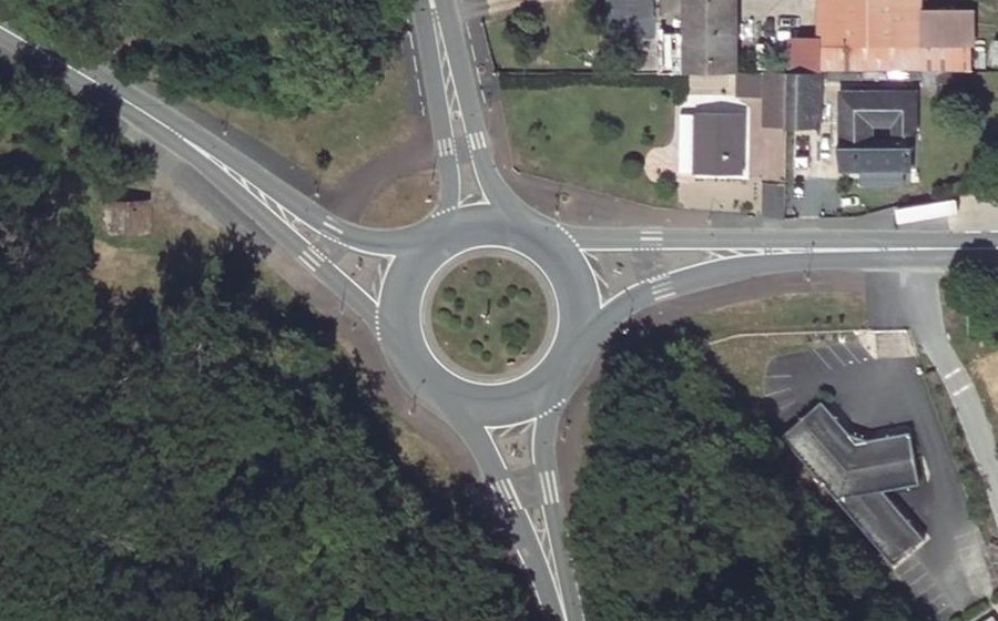 Vue aérienne du Rond-point anonyme n°30069636