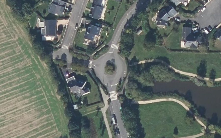 Vue aérienne du Rond-point anonyme n°30072270