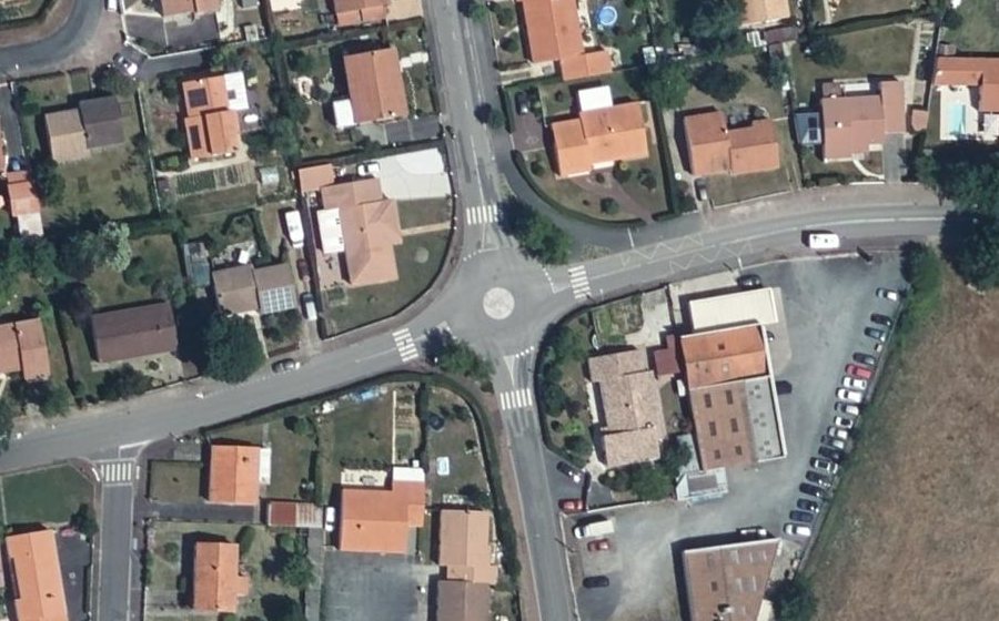 Vue aérienne du Rond-point anonyme n°300740765