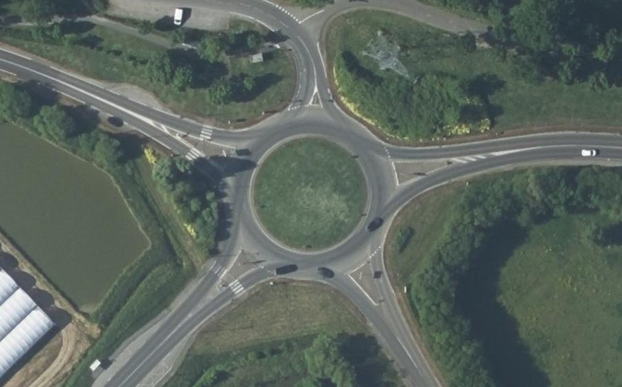 Vue aérienne du Rond-point anonyme n°30077915