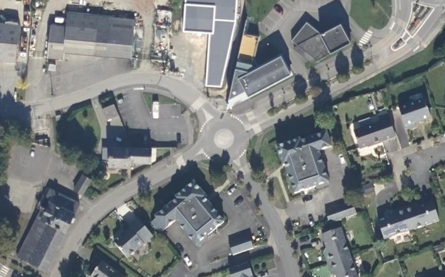 Vue aérienne du Rond-point anonyme n°300828236