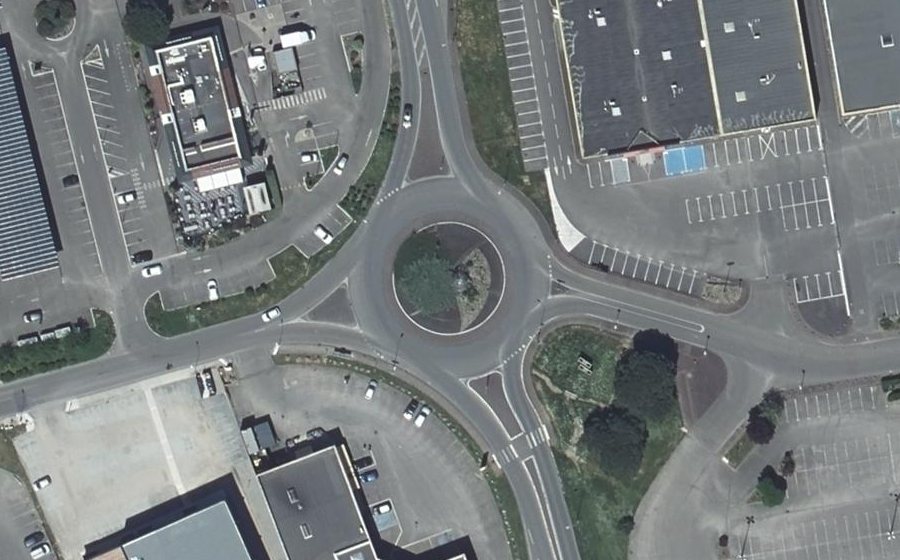 Vue aérienne du Rond-point anonyme n°30083446
