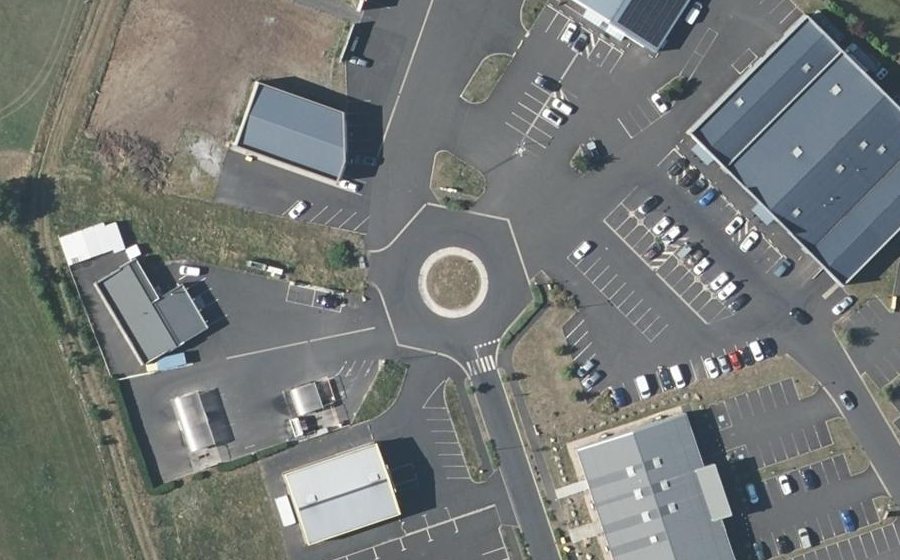 Vue aérienne du Rond-point anonyme n°300893277