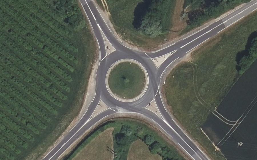 Vue aérienne du Rond-point anonyme n°30091139