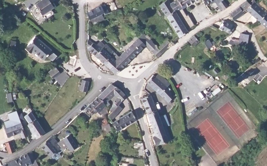 Vue aérienne du Rond-point anonyme n°300924818