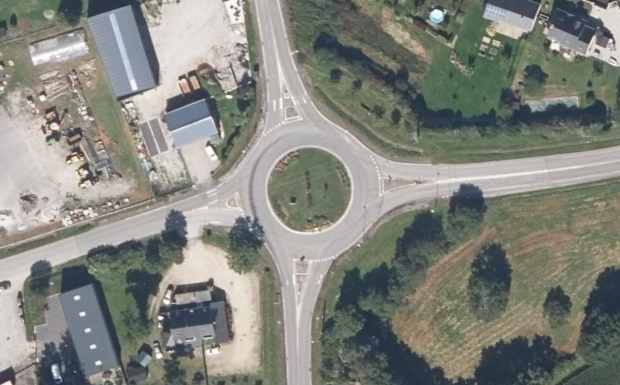 Vue aérienne du Rond-point anonyme n°30093087