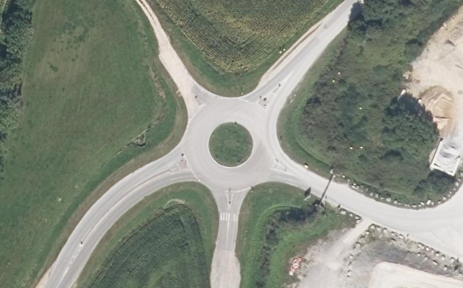 Vue aérienne du Rond-point anonyme n°30093244