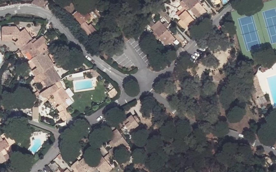 Vue aérienne du Rond-point anonyme n°30098588