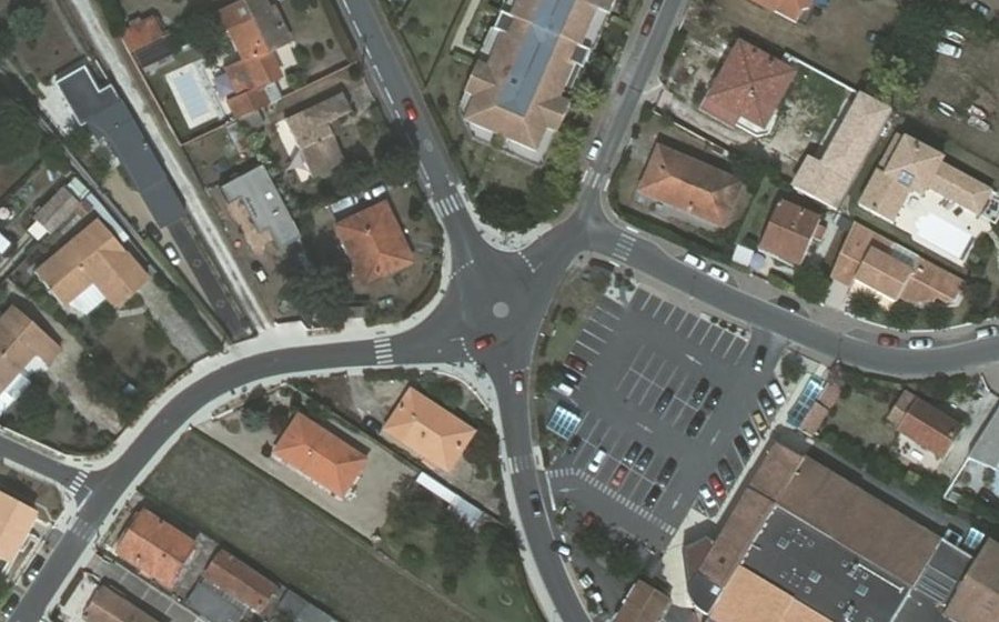 Vue aérienne du Rond-point anonyme n°30104824