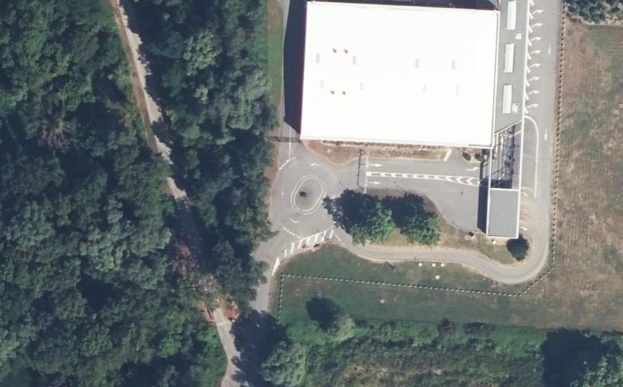 Vue aérienne du Rond-point anonyme n°301048293