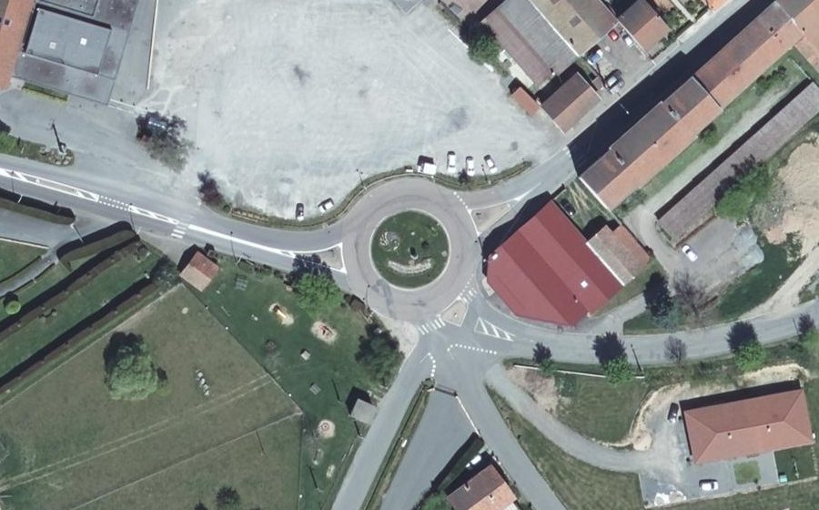 Vue aérienne du Rond-point anonyme n°30107076