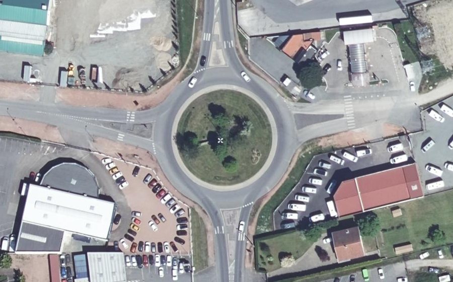 Vue aérienne du Rond-point anonyme n°30107090