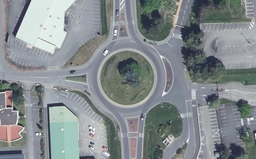 Vue aérienne du Rond-point anonyme n°30107092
