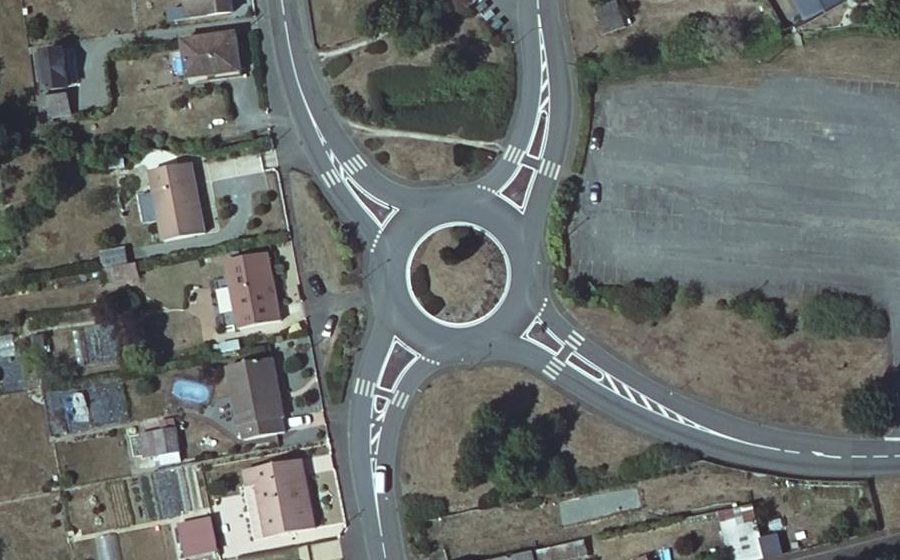 Vue aérienne du Rond-point anonyme n°30107093