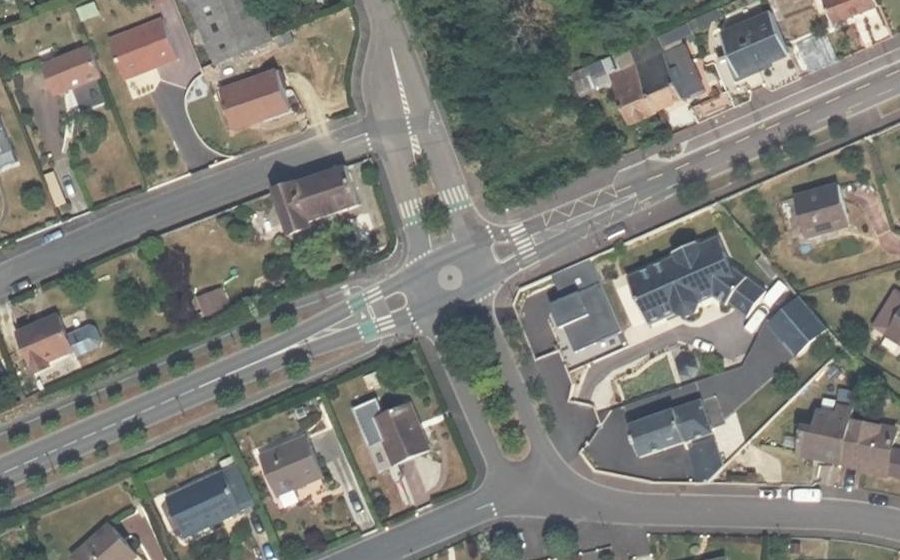 Vue aérienne du Rond-point anonyme n°30110526