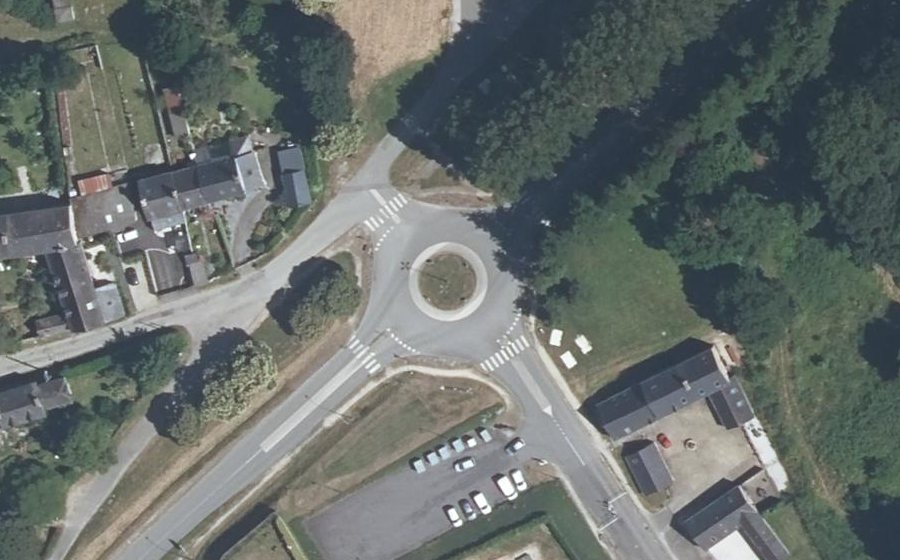 Vue aérienne du Rond-point anonyme n°301111783