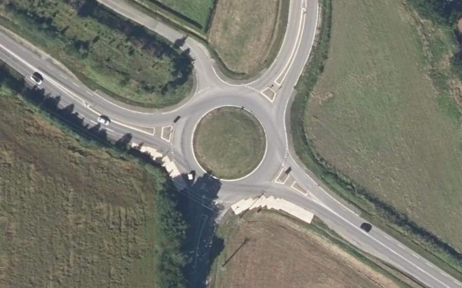 Vue aérienne du Rond-point anonyme n°301245986