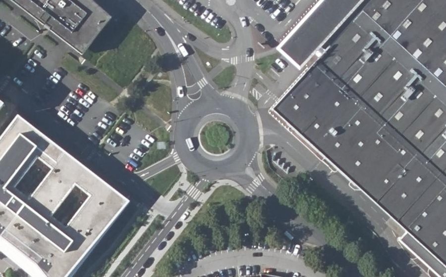 Vue aérienne du Rond-point anonyme n°301282337