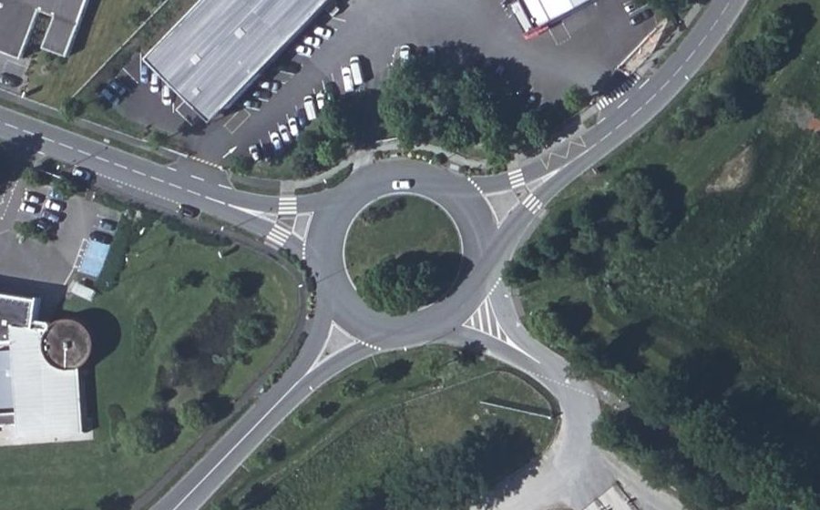 Vue aérienne du Rond-point anonyme n°30131315