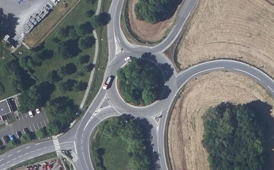 Vue aérienne du Rond-point anonyme n°30131327