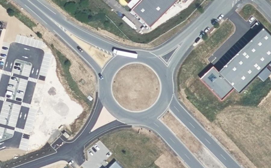 Vue aérienne du Rond-point anonyme n°30149166