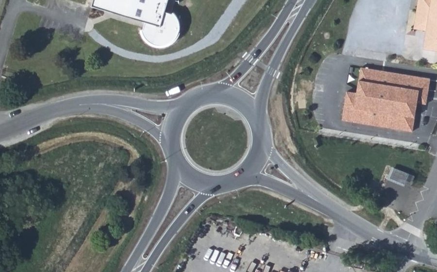 Vue aérienne du Rond-point anonyme n°30149340