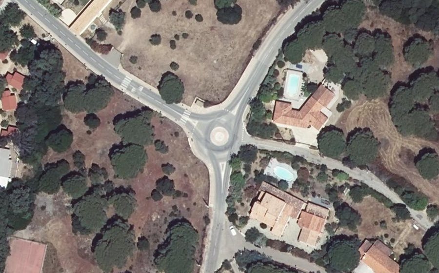 Vue aérienne du Rond-point anonyme n°301570276