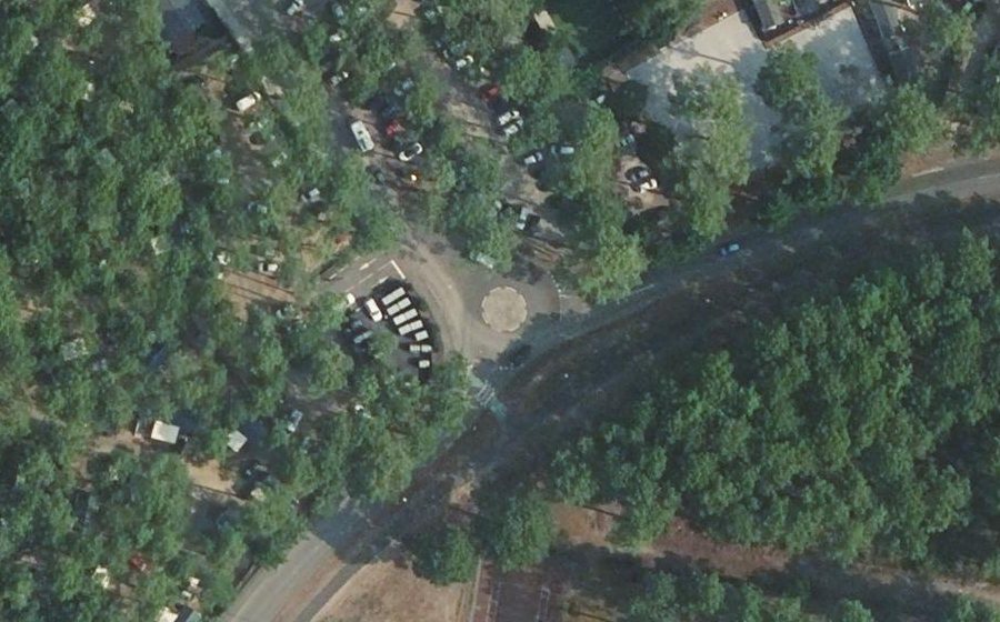 Vue aérienne du Rond-point anonyme n°301633827