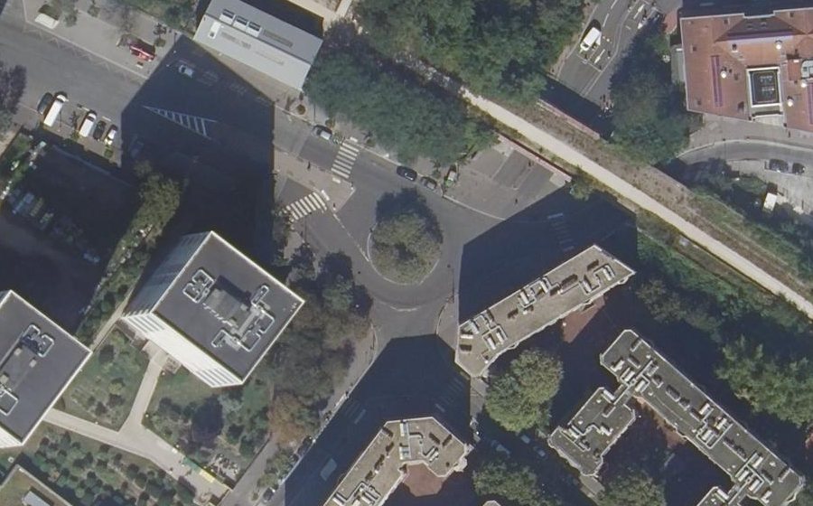 Vue aérienne du Rond-point anonyme n°30168418