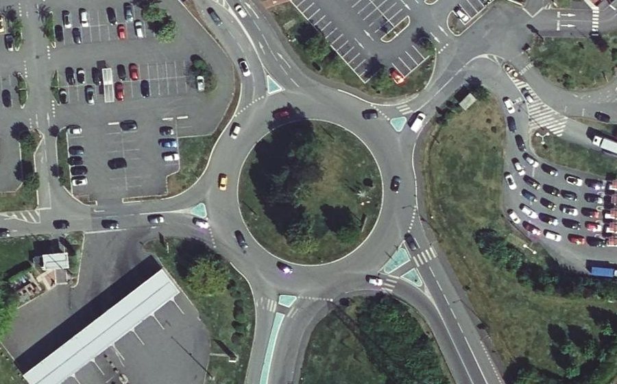 Vue aérienne du Rond-point anonyme n°30171823
