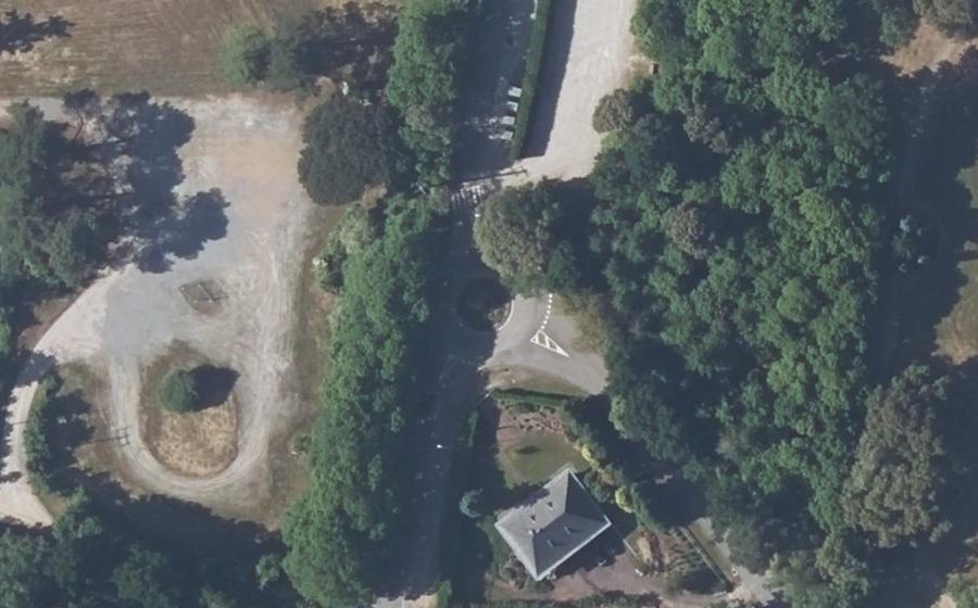 Vue aérienne du Rond-point anonyme n°301726729