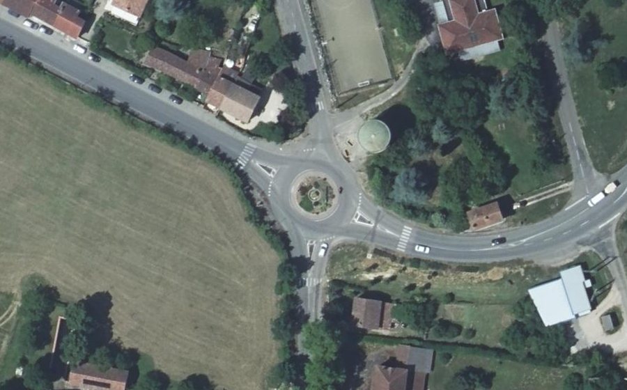 Vue aérienne du Rond-point anonyme n°30172856