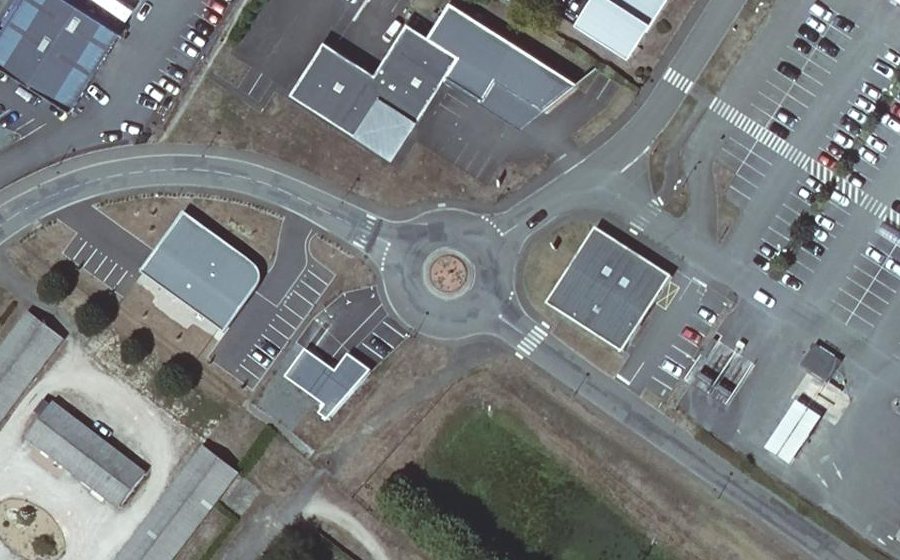 Vue aérienne du Rond-point anonyme n°30173133