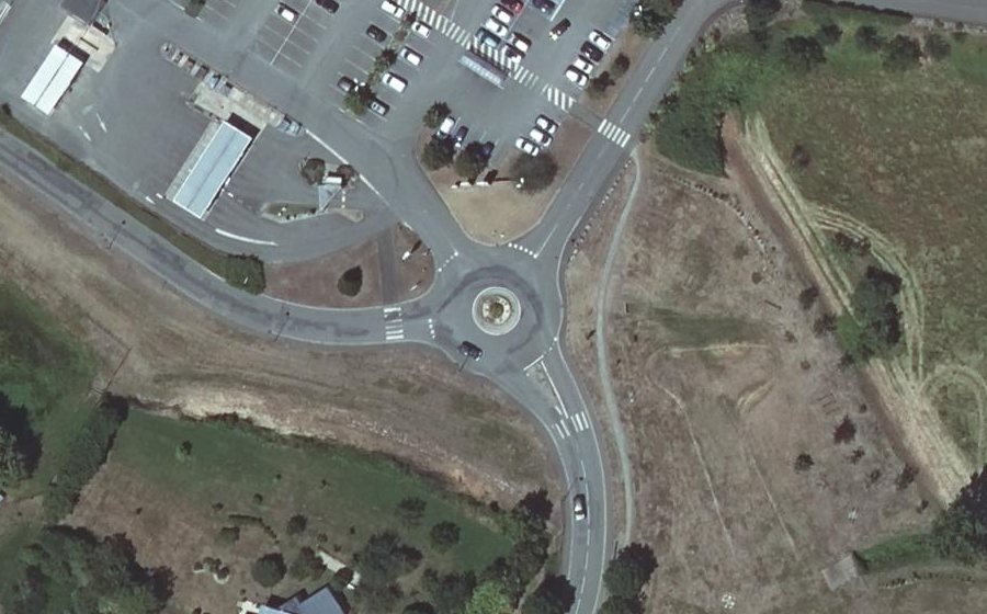 Vue aérienne du Rond-point anonyme n°30173136