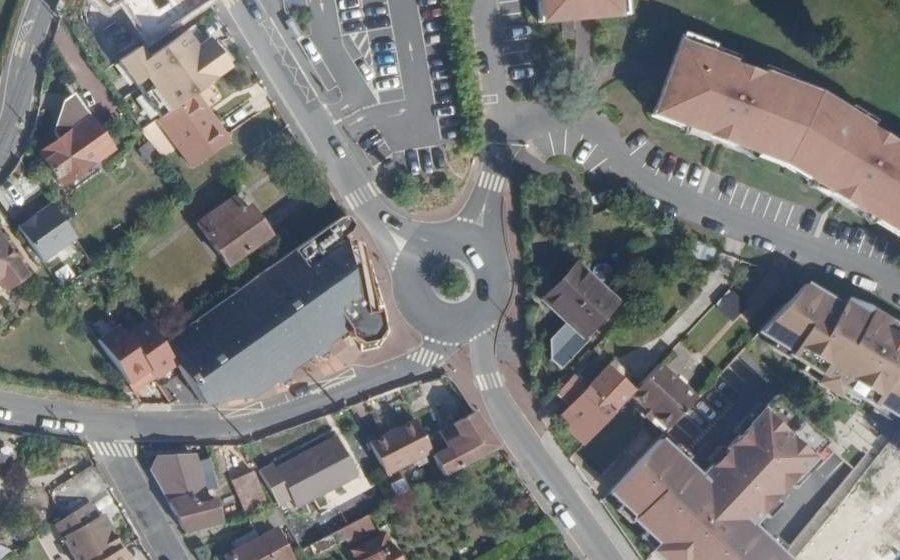 Vue aérienne du Rond-point anonyme n°301758405