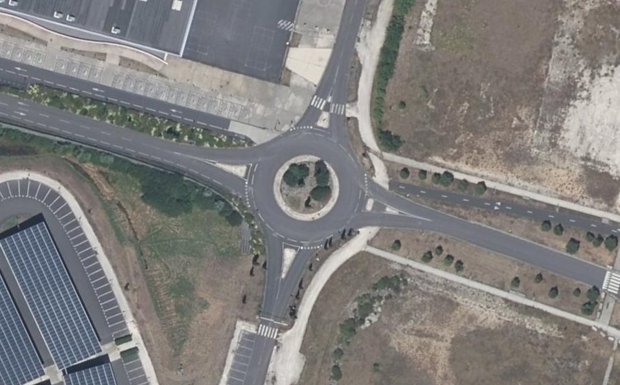 Vue aérienne du Rond-point anonyme n°301775400