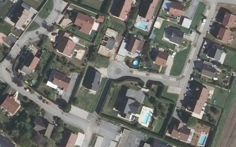 Vue aérienne du Rond-point anonyme n°301886212