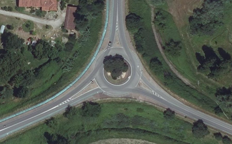 Vue aérienne du Rond-point anonyme n°30196109