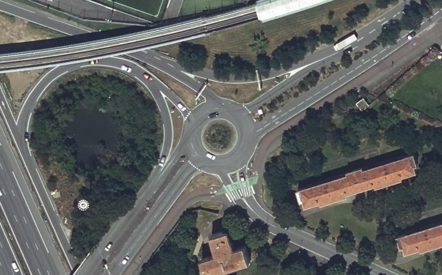Vue aérienne du Rond-point anonyme n°30196891