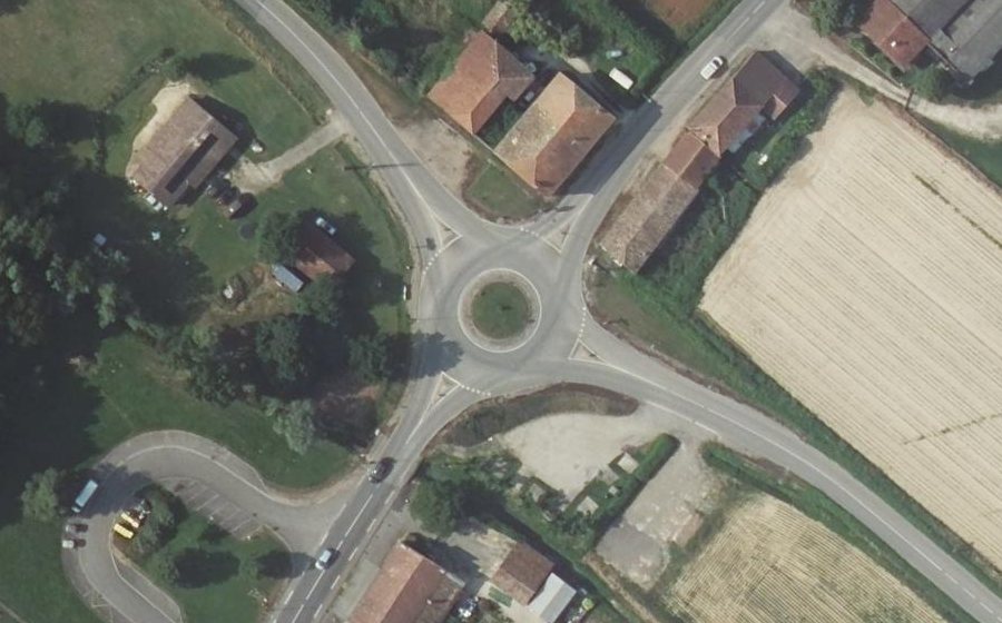 Vue aérienne du Rond-point anonyme n°30197602