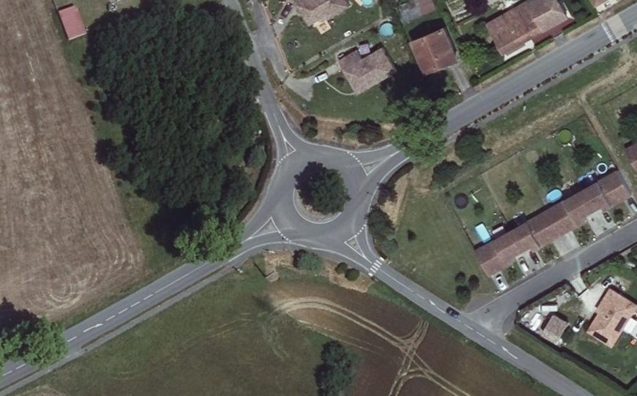 Vue aérienne du Rond-point anonyme n°30197609