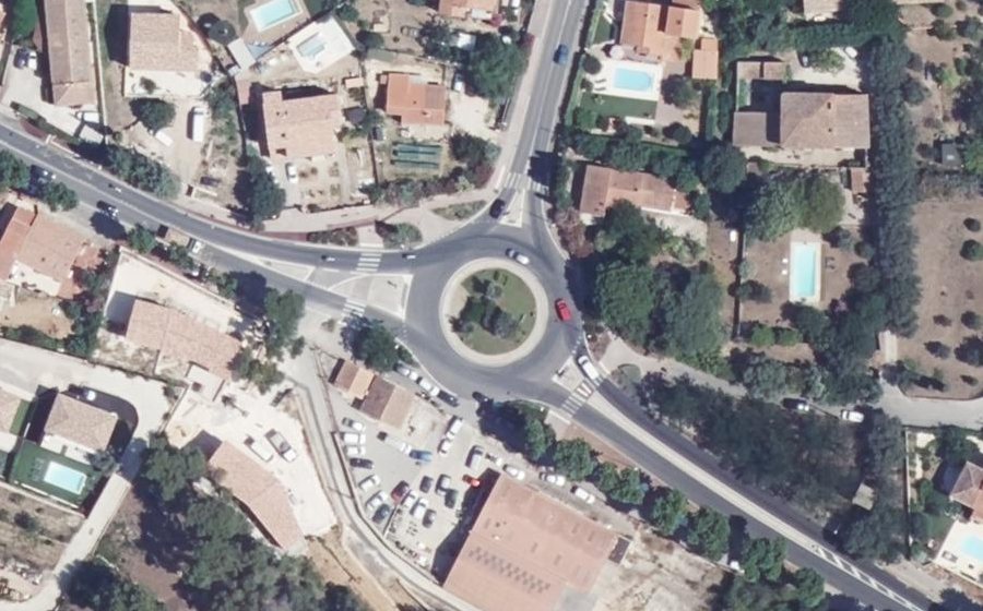 Vue aérienne du Rond-point anonyme n°302110812