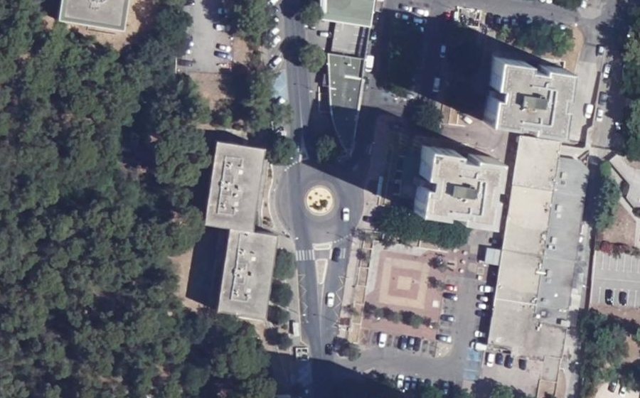 Vue aérienne du Rond-point anonyme n°302147132