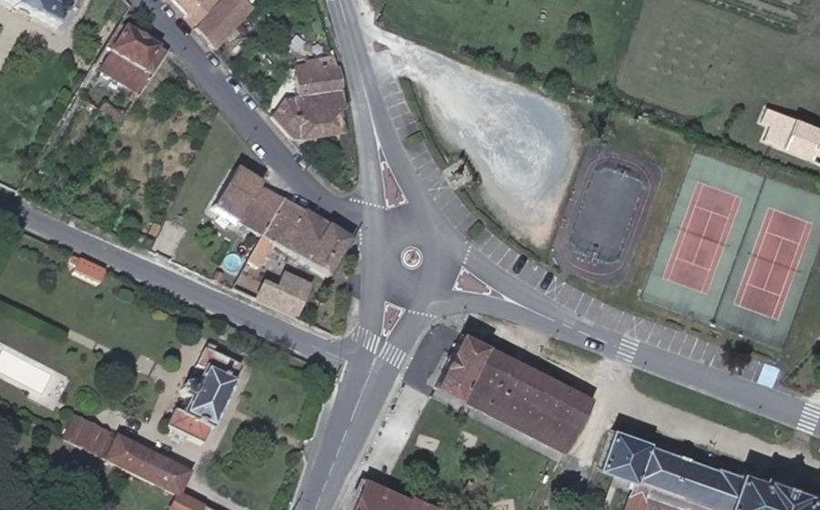 Vue aérienne du Rond-point anonyme n°30215748