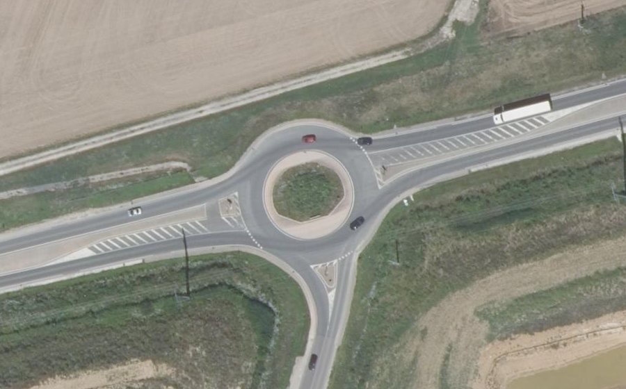 Vue aérienne du Rond-point anonyme n°302162779