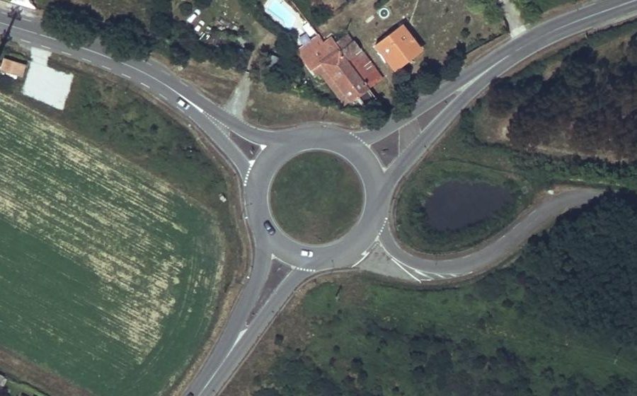 Vue aérienne du Rond-point anonyme n°30216623