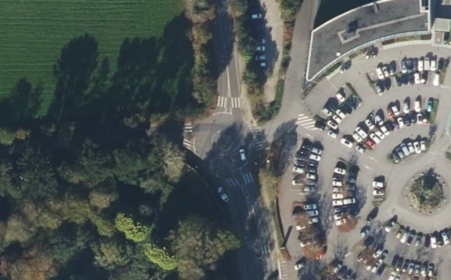 Vue aérienne du Rond-point anonyme n°302282618