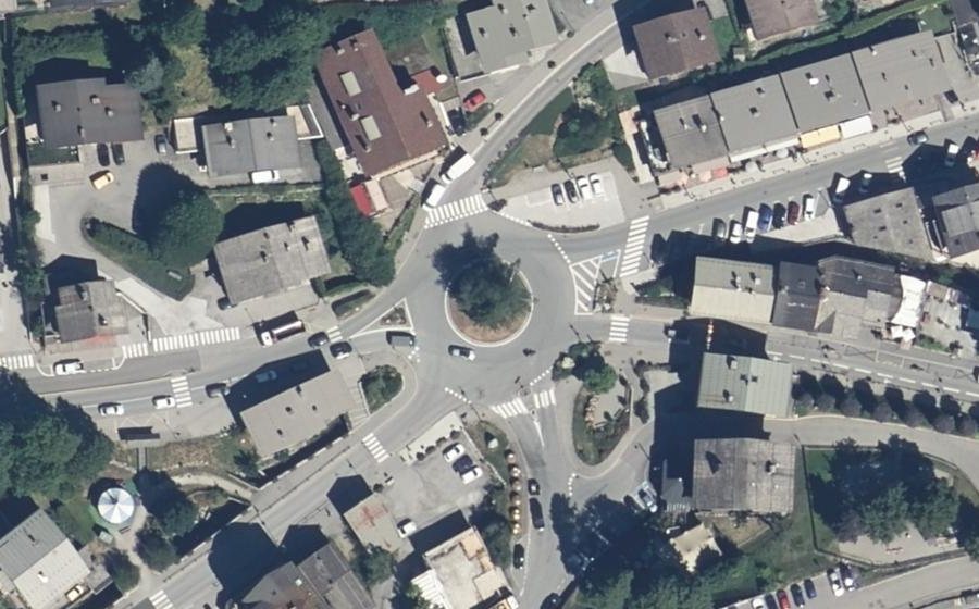 Vue aérienne du Rond-point anonyme n°30239926