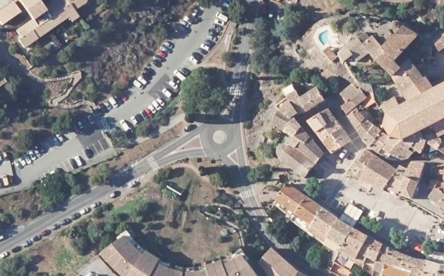 Vue aérienne du Rond-point anonyme n°302413838